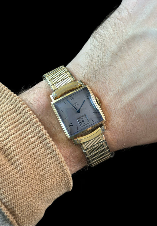 Elgin DeLuxe gold tank manual wind vintage watch